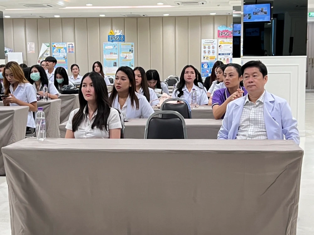 Kasemrad Hospital Prachachuen Welcomes Faculty and Students from Dhurakij Pundit University for a Study Visit