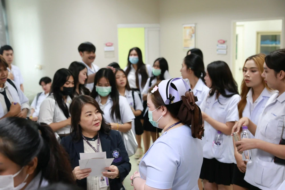 Kasemrad Hospital Prachachuen Welcomes Faculty and Students from Dhurakij Pundit University for a Study Visit