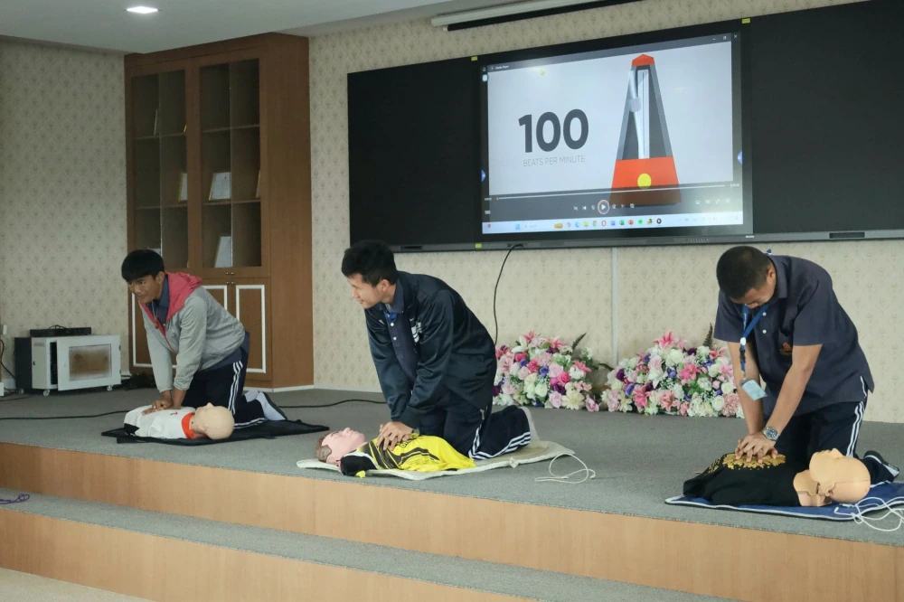 Kasemrad International Hospital Rattanatibeth Provides Basic First Aid and CPR Training at Ratchawinit Nonthaburi School