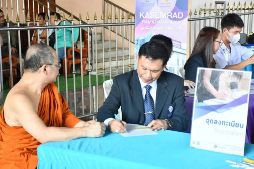 Kasemrad Hospital Ramkhamhaeng Provides Influenza Vaccination to Monks and Novices at Wat Sriboonruang