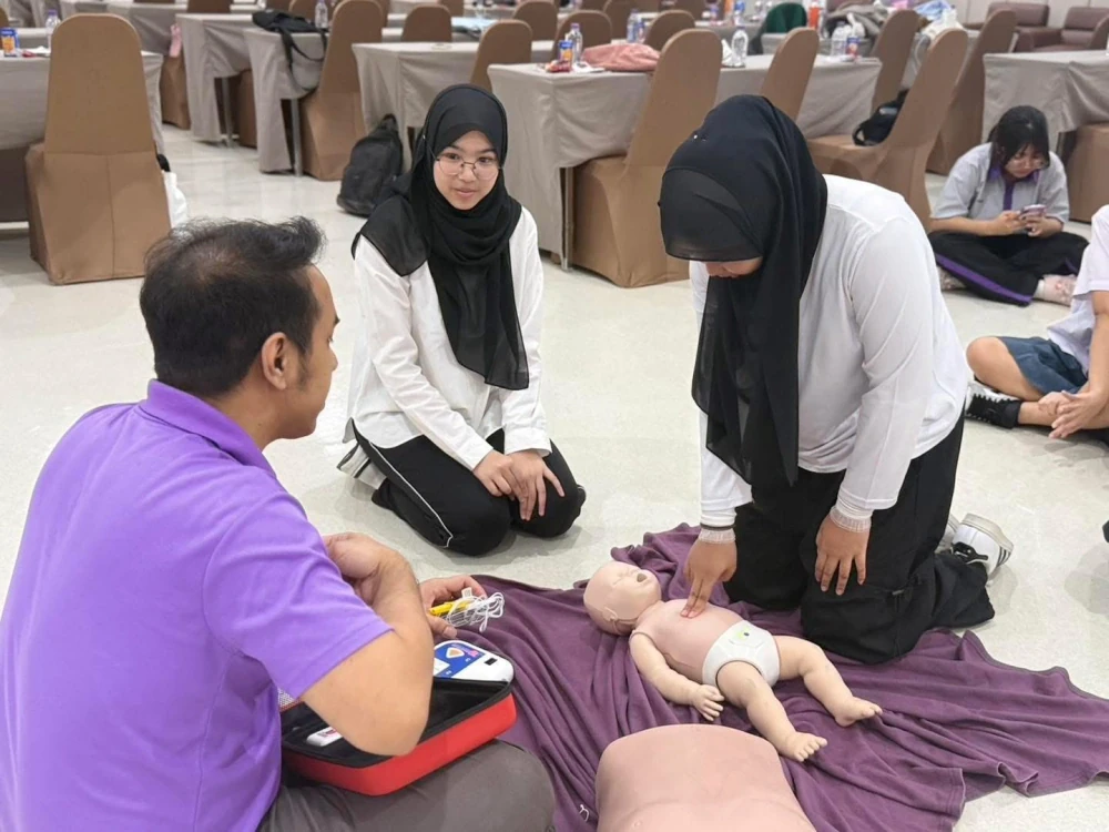 Kasemrad Hospital Prachachuen Conducts “Basic CPR – Basic Life Support Training (Batch 12)” for High School Students