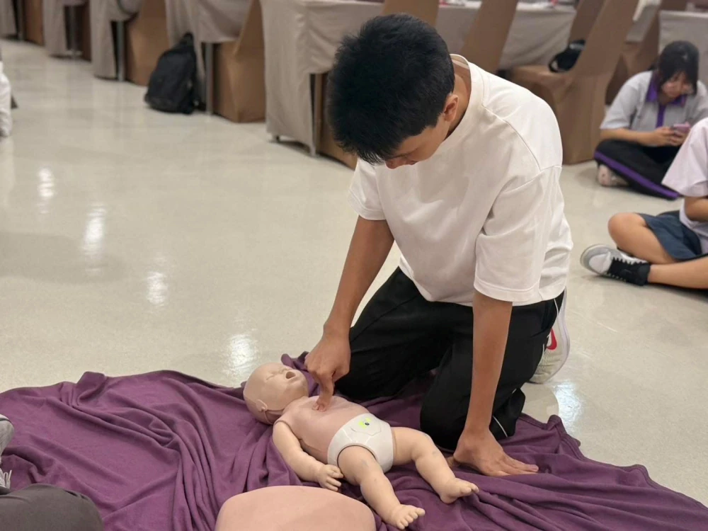 Kasemrad Hospital Prachachuen Conducts “Basic CPR – Basic Life Support Training (Batch 12)” for High School Students