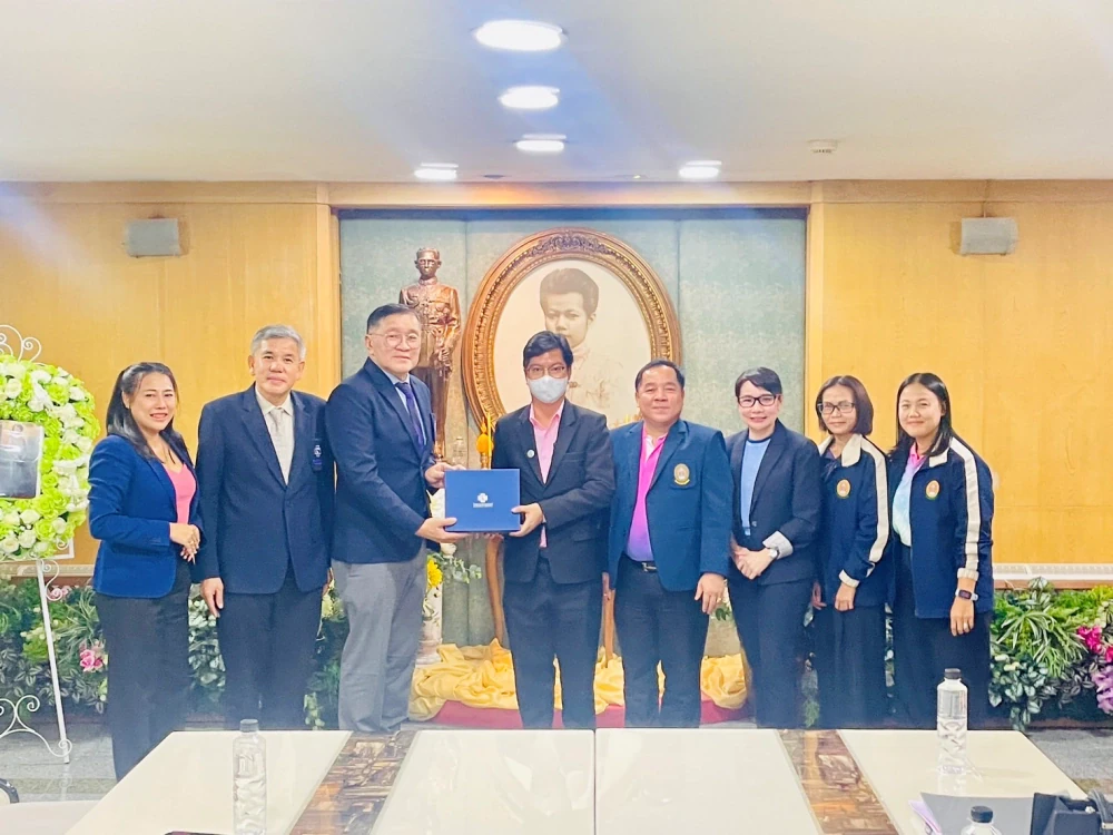 Kasemrad Hospital Pathum Thani Discusses Health Collaboration with Valaya Alongkorn Rajabhat University