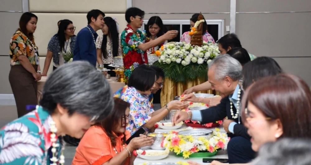โรงพยาบาลเกษมราษฎร์ รามคำแหง จัดกิจกรรมสืบสานประเพณีสงกรานต์ เสริมสร้างความผูกพันในองค์กร